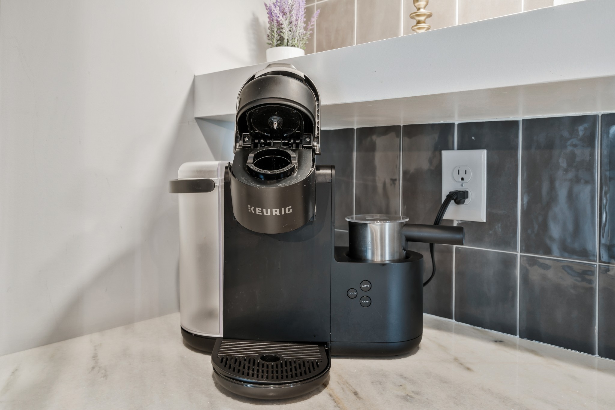 705 27th Avenue North Nashville, TN 37209 - Photo 17 of 41 a close view of water heater room