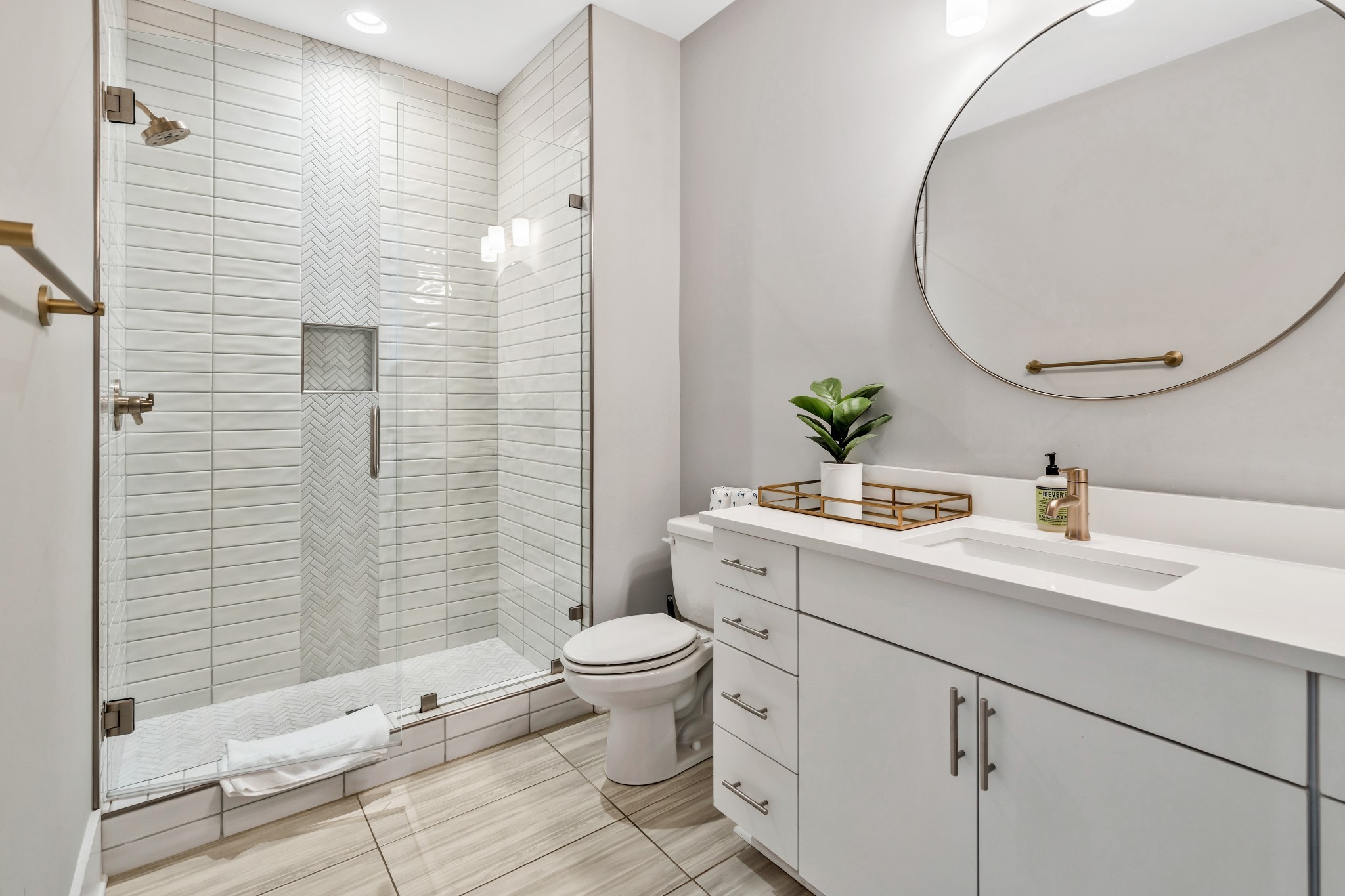 705 27th Avenue North Nashville, TN 37209 - Photo 36 of 41 a bathroom with a sink a toilet and shower