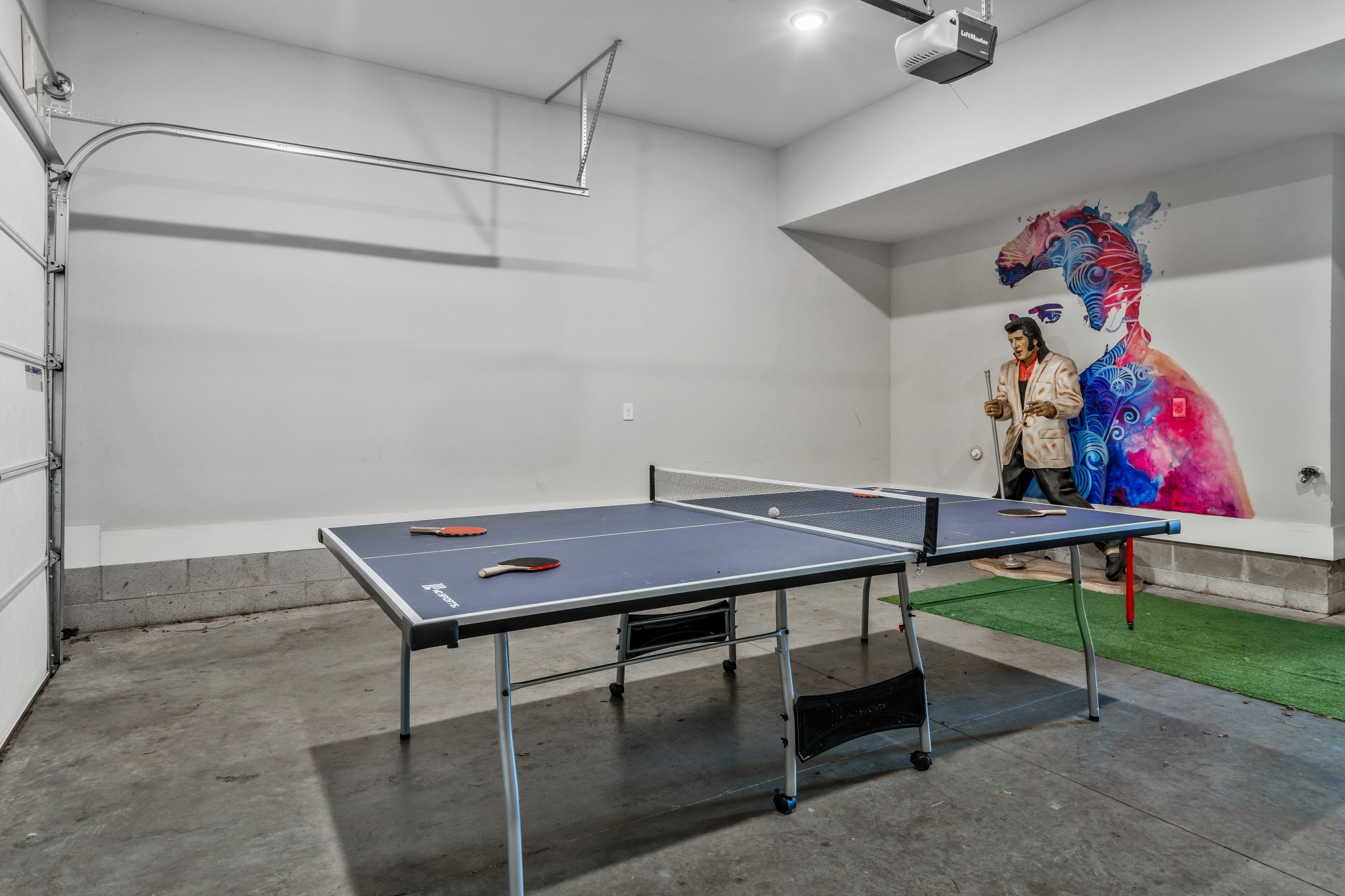 705 27th Avenue North Nashville, TN 37209 - Photo 38 of 41 a room with furniture and air hockey table