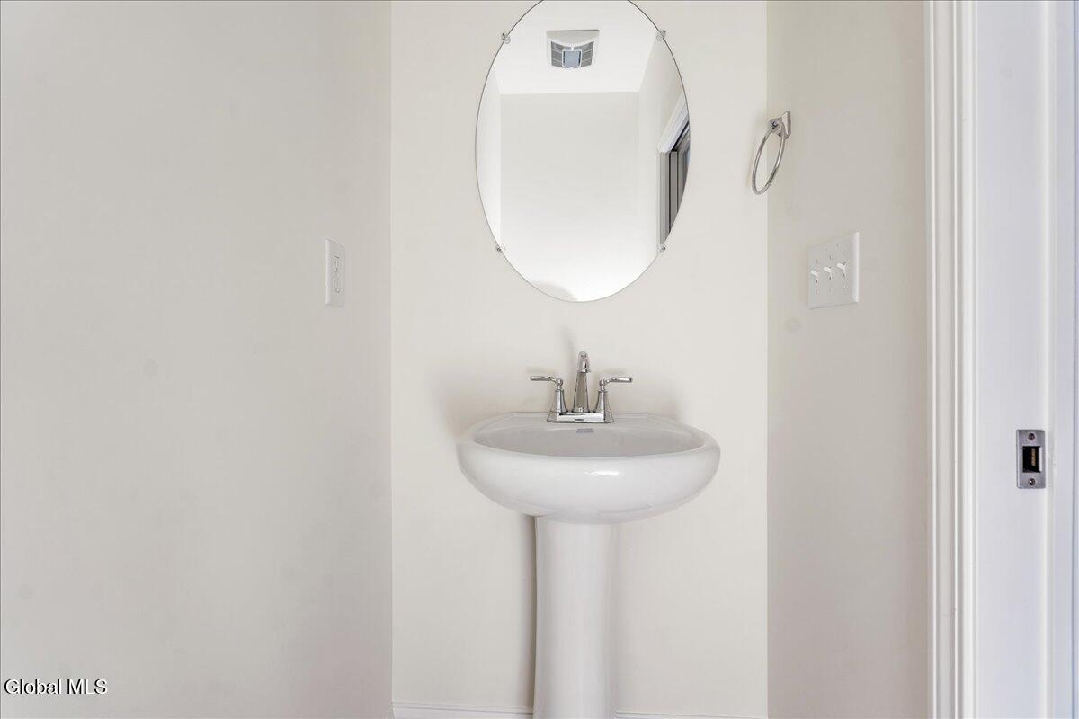 14 Brookhaven Court Wilton, NY 12866 - Photo 19 of 45 30-6 EASTPOINTE DR-23