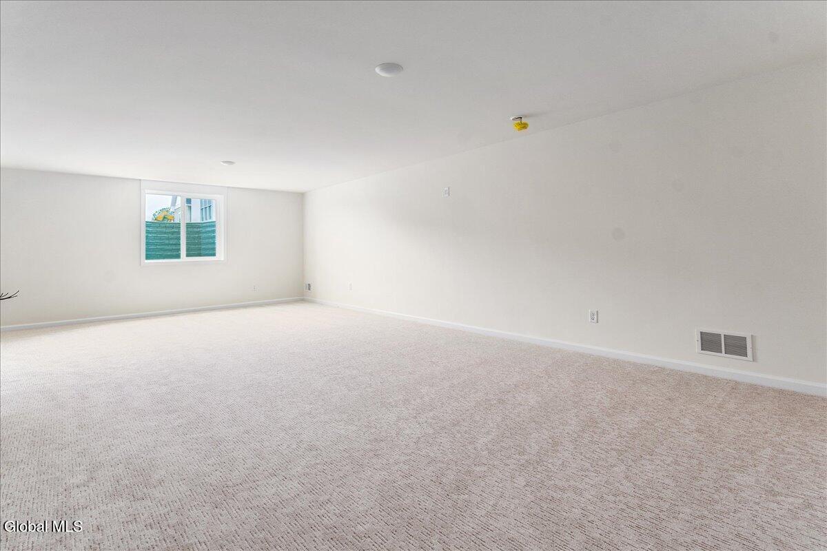 14 Brookhaven Court Wilton, NY 12866 - Photo 21 of 45 32-6 EASTPOINTE DR-25