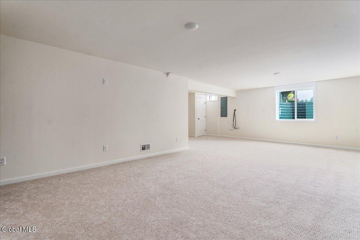 14 Brookhaven Court Wilton, NY 12866 - Photo 22 of 45 33-6 EASTPOINTE DR-26