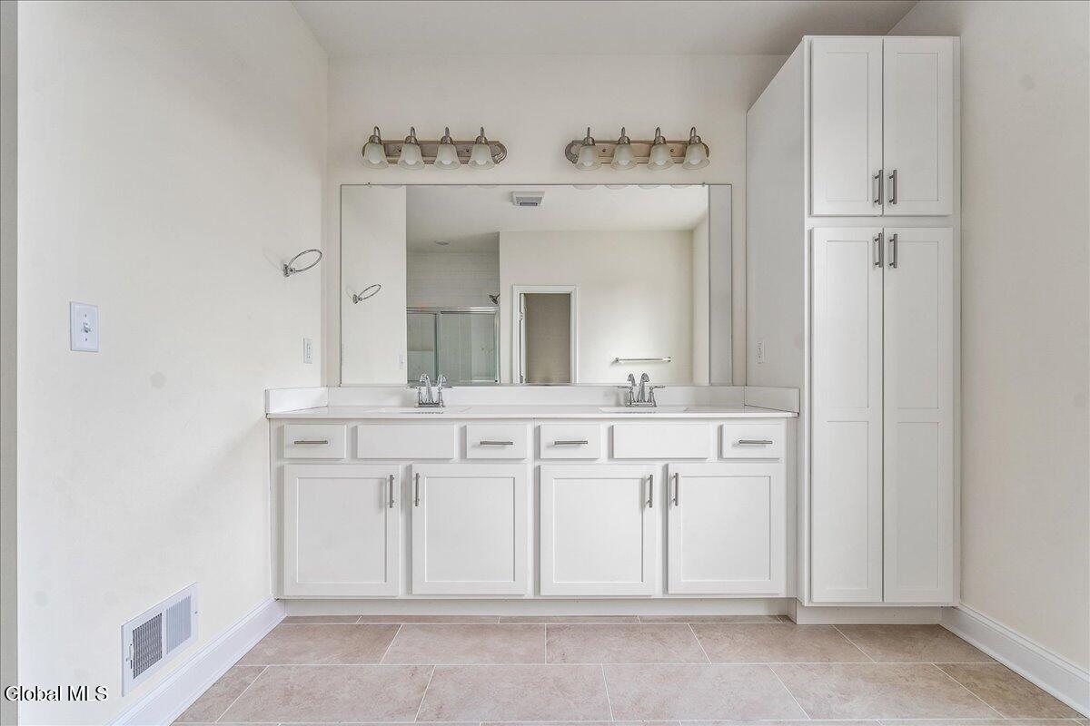 14 Brookhaven Court Wilton, NY 12866 - Photo 8 of 45 09-6 EASTPOINTE DR-13