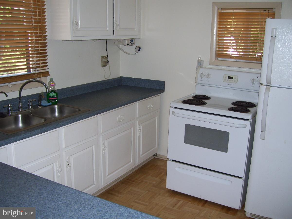 507 Westminister Road Edgewater, MD 21037 - Photo 4 of 10 KITCHEN