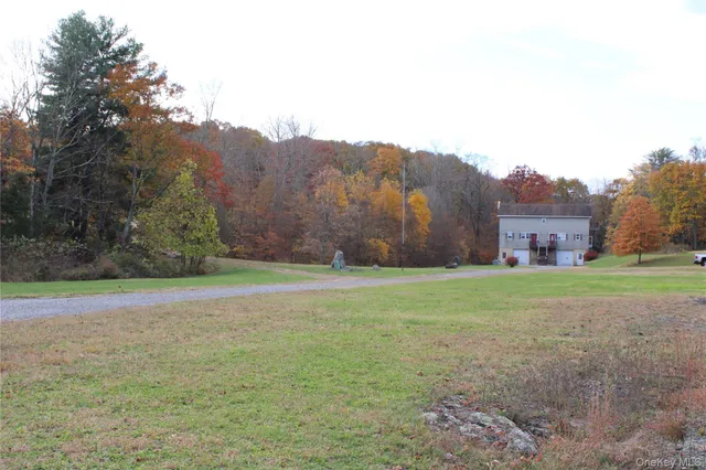 a view of a yard in front of a house