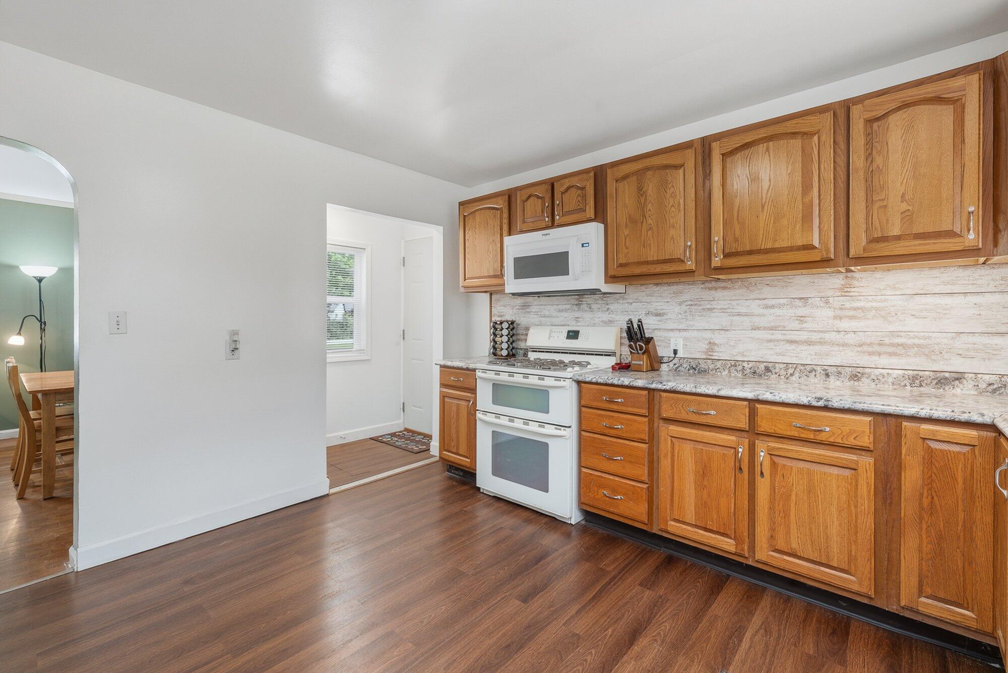 4826 Burt Avenue Grand Ledge, MI 48837 - Photo 11 of 36 10-WM4826burt-12