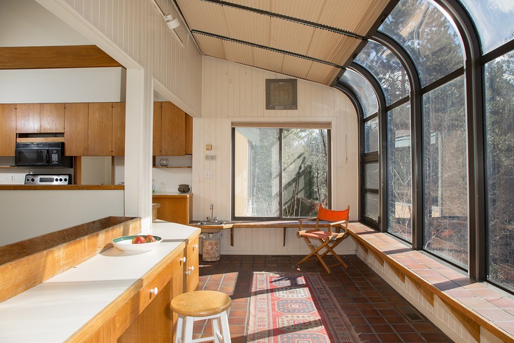 330 Garfield Road Concord, MA 01742 - Photo 3 of 8 Gallery Image 3