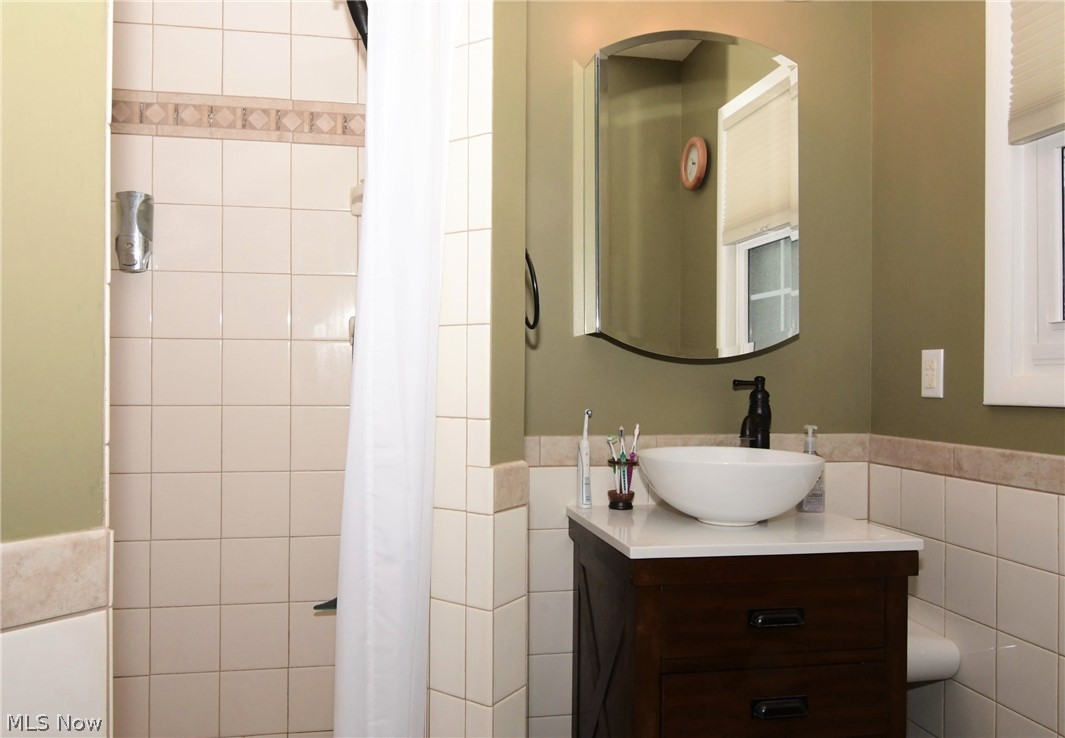 2402 Stockbridge Road Akron, OH 44313 - Photo 19 of 32