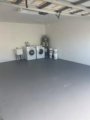 a view of a back yard