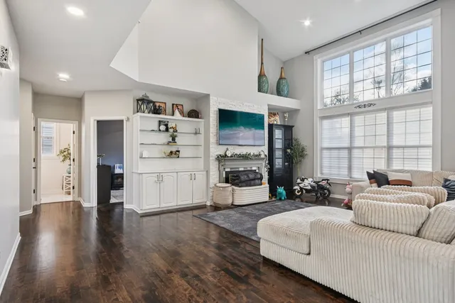 $649,900 | 34115 North Wooded Glen Drive, Grayslake, IL 60030