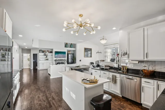 $649,900 | 34115 North Wooded Glen Drive, Grayslake, IL 60030