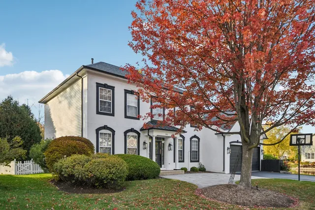 $649,900 | 34115 North Wooded Glen Drive, Grayslake, IL 60030