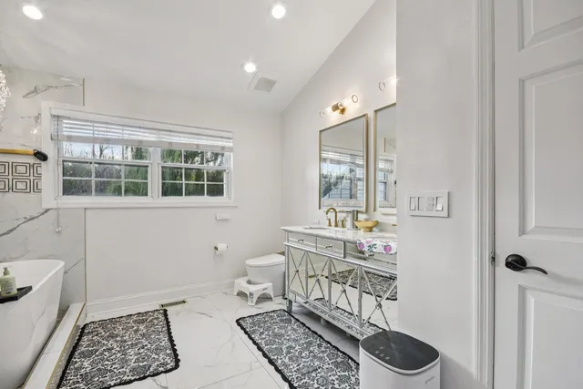 $649,900 | 34115 North Wooded Glen Drive, Grayslake, IL 60030