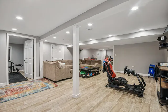 $649,900 | 34115 North Wooded Glen Drive, Grayslake, IL 60030