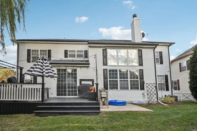 $649,900 | 34115 North Wooded Glen Drive, Grayslake, IL 60030