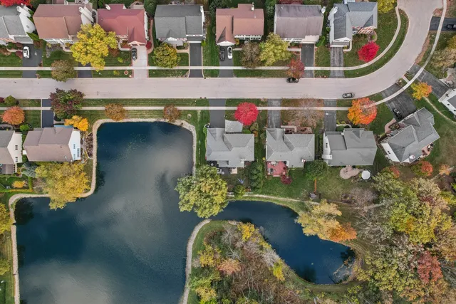 $649,900 | 34115 North Wooded Glen Drive, Grayslake, IL 60030