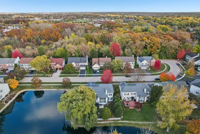 $649,900 | 34115 North Wooded Glen Drive, Grayslake, IL 60030