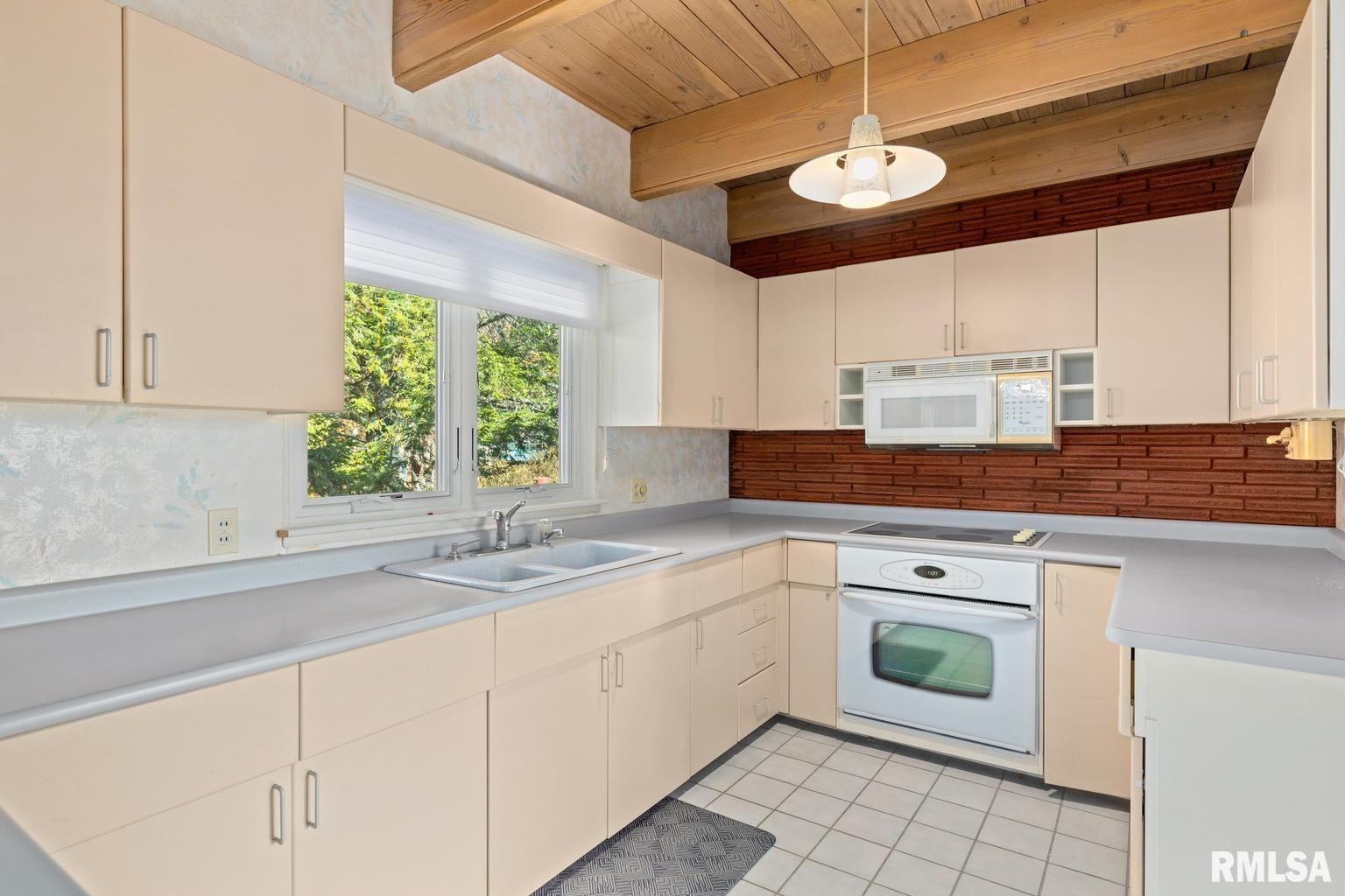 9169 North Picture Ridge Road Peoria, IL 61615 - Photo 13 of 48 Gallery Image 13