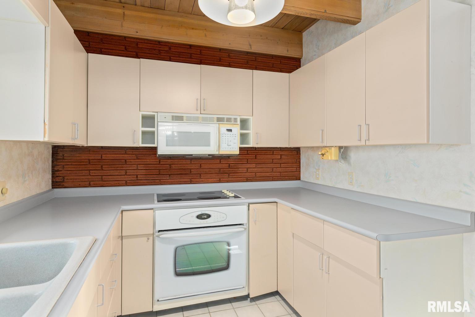 9169 North Picture Ridge Road Peoria, IL 61615 - Photo 14 of 48 Gallery Image 14
