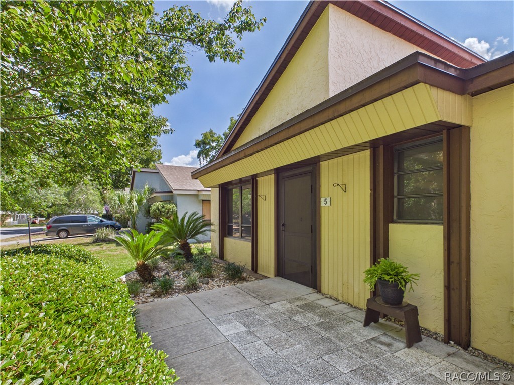 5 Pinewood Green Homosassa, FL 34446 - Photo 2 of 44 FRONT ENTRANCE 1