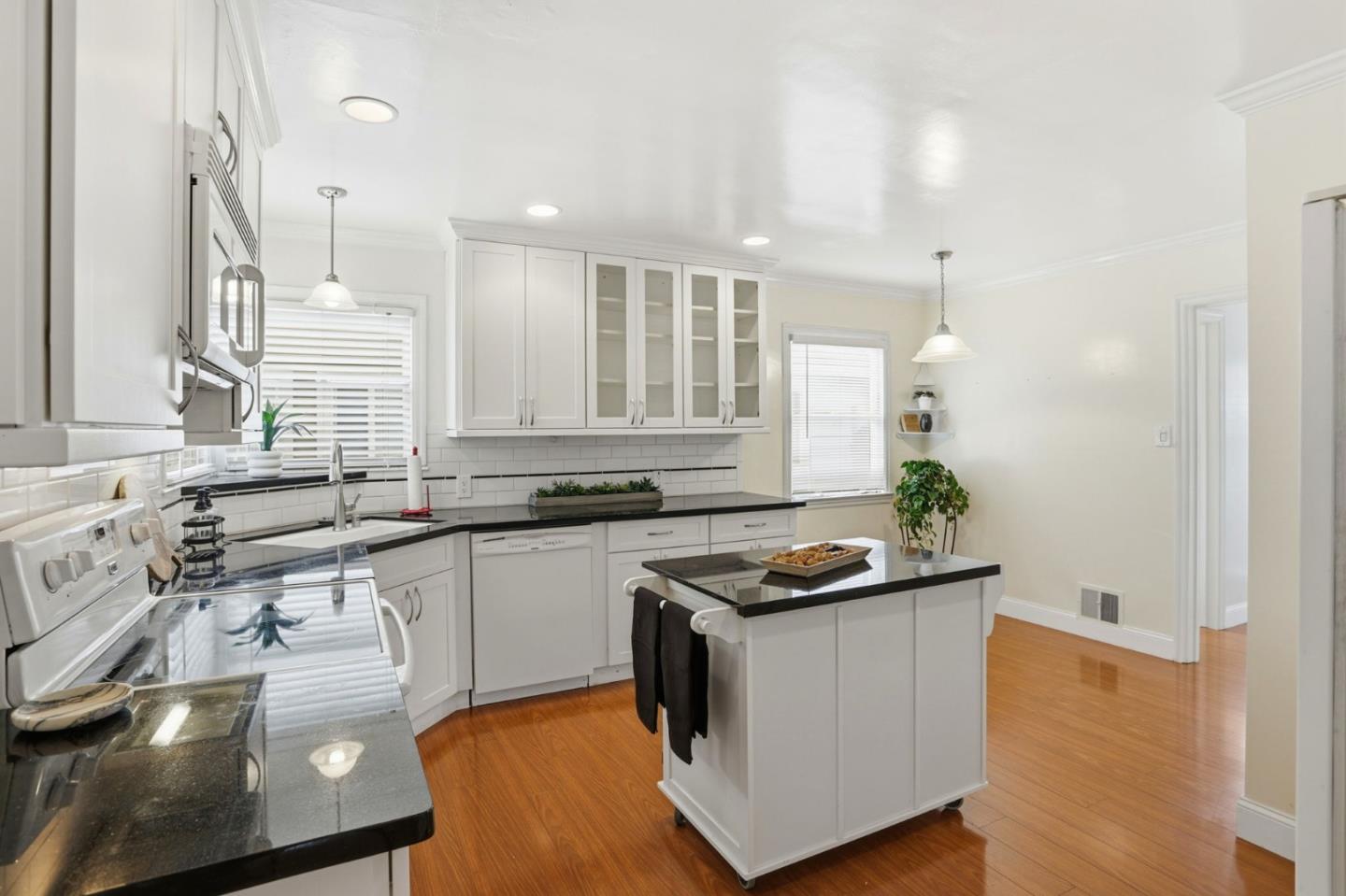 680 North Winchester Boulevard Santa Clara, CA 95050 - Photo 8 of 34