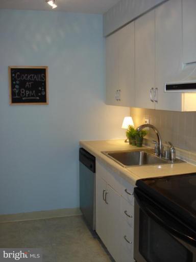 534 South Charles Street, Unit R81 Baltimore, MD 21204 - Photo 14 of 30 Kitchen