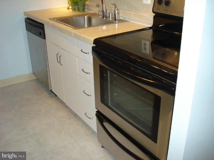534 South Charles Street, Unit R81 Baltimore, MD 21204 - Photo 15 of 30 Kitchen