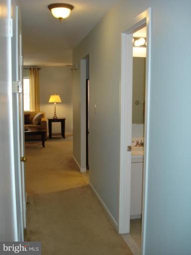 534 South Charles Street, Unit R81 Baltimore, MD 21204 - Photo 18 of 30 Hallway