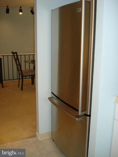 534 South Charles Street, Unit R81 Baltimore, MD 21204 - Photo 28 of 30 Kitchen-fridge