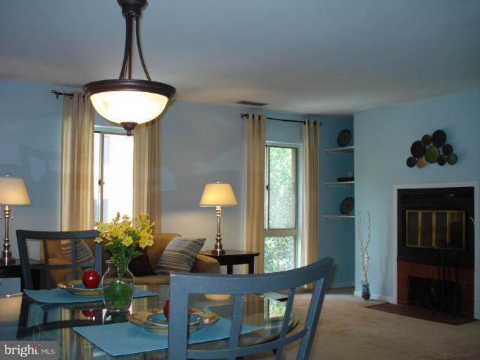 534 South Charles Street, Unit R81 Baltimore, MD 21204 - Photo 6 of 30 Living Room/Dining Room