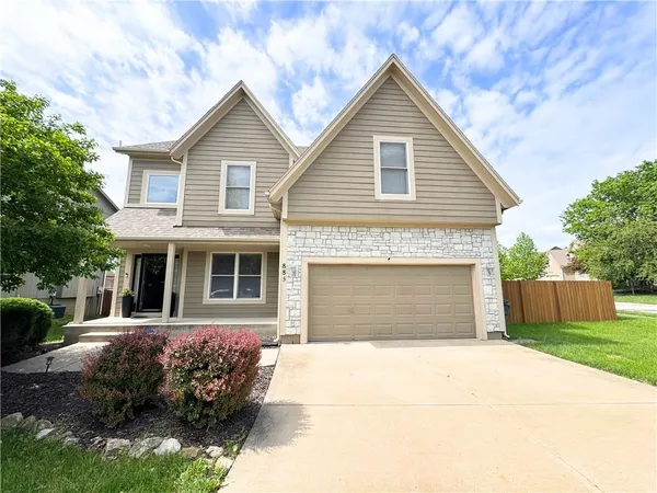 $3,200 | 883 South Clearwater Creek Drive, Olathe, KS 66061