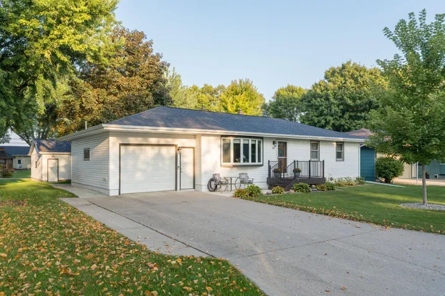 $284,000 | 617 9th Street, Gaylord, MN 55334