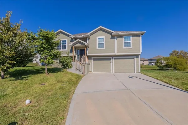 $304,000 | 21708 North Ridge, Peculiar, MO 64078