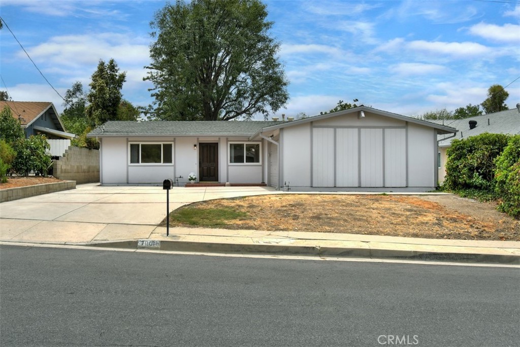 7006 Helmsdale Road West Hills, CA 91307 - Photo 3 of 41