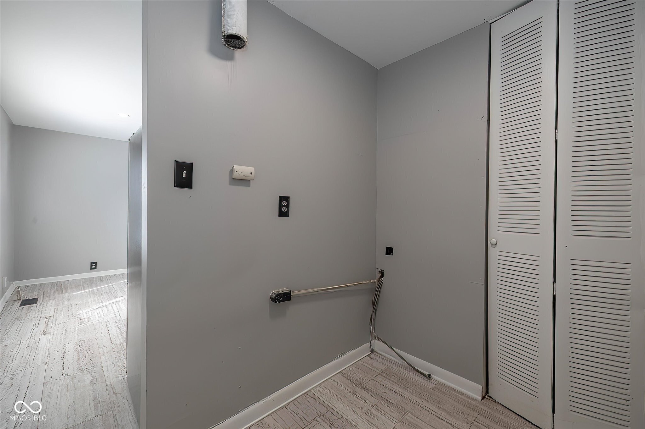 8115 Barry Road Indianapolis, IN 46219 - Photo 14 of 17