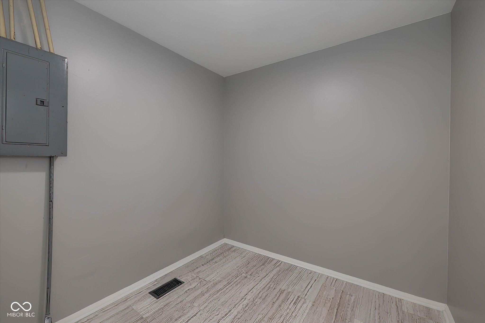 8115 Barry Road Indianapolis, IN 46219 - Photo 15 of 17