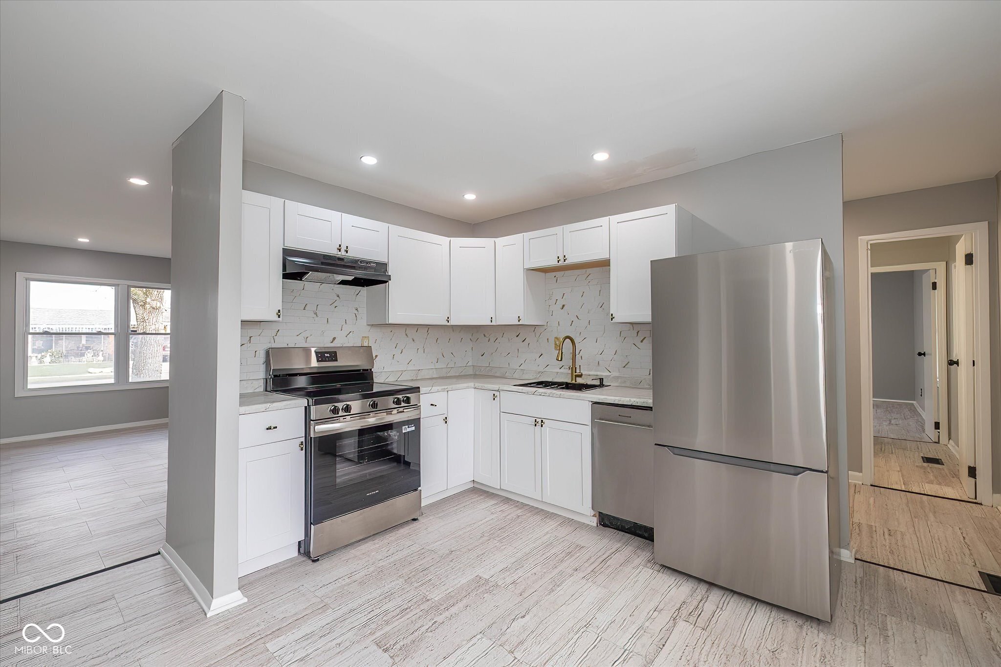 8115 Barry Road Indianapolis, IN 46219 - Photo 4 of 17