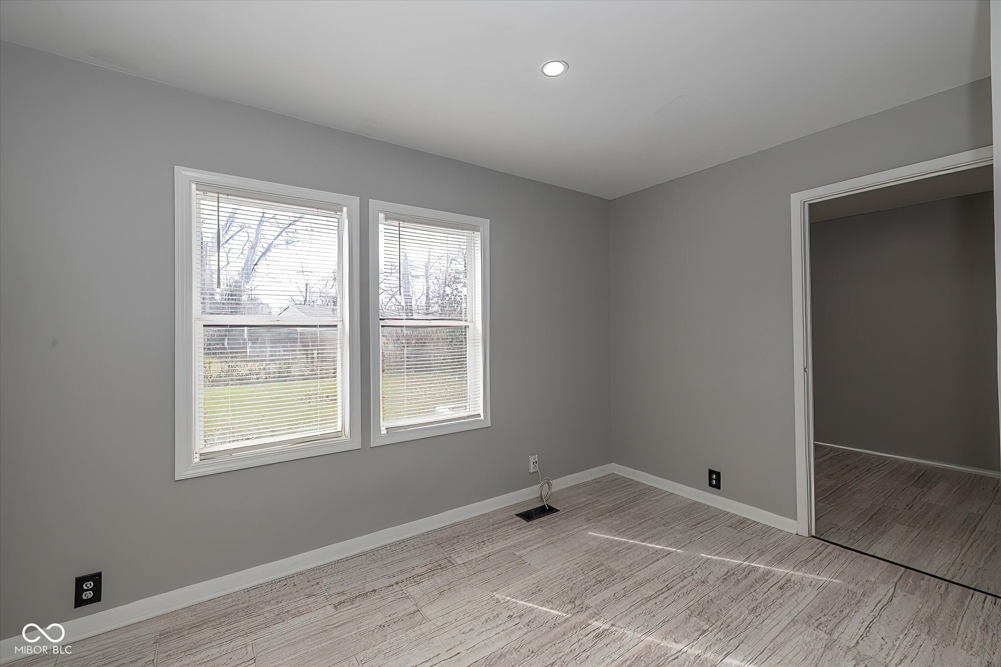 8115 Barry Road Indianapolis, IN 46219 - Photo 5 of 17