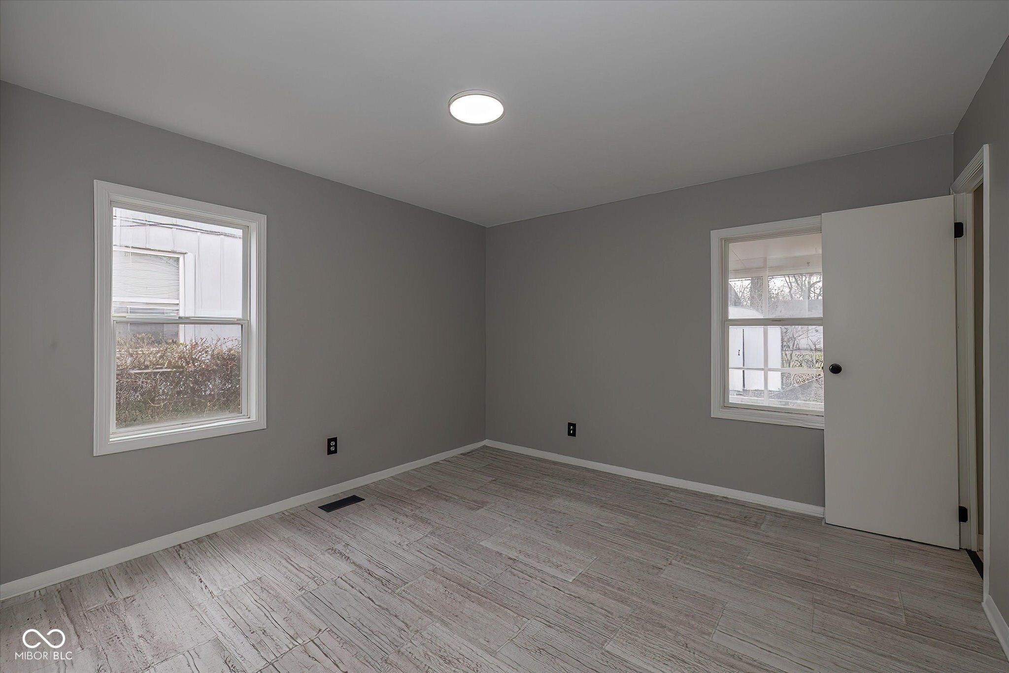 8115 Barry Road Indianapolis, IN 46219 - Photo 6 of 17
