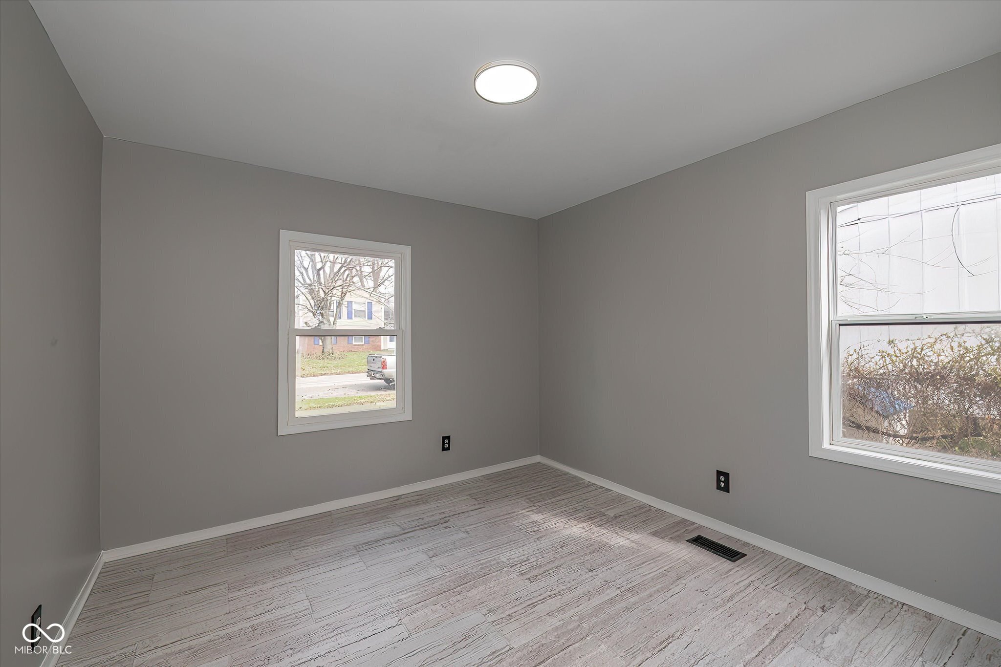 8115 Barry Road Indianapolis, IN 46219 - Photo 9 of 17