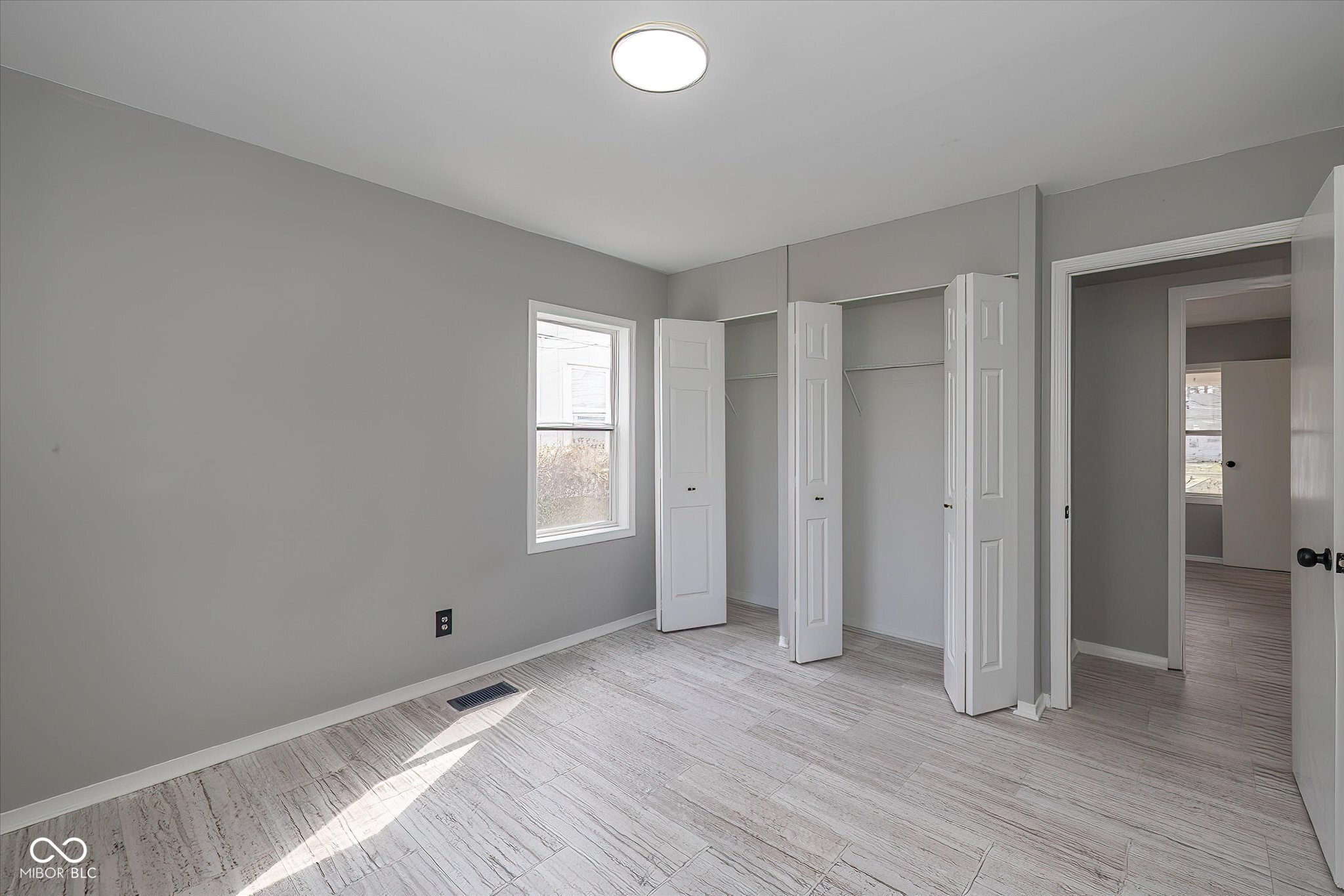 8115 Barry Road Indianapolis, IN 46219 - Photo 10 of 17