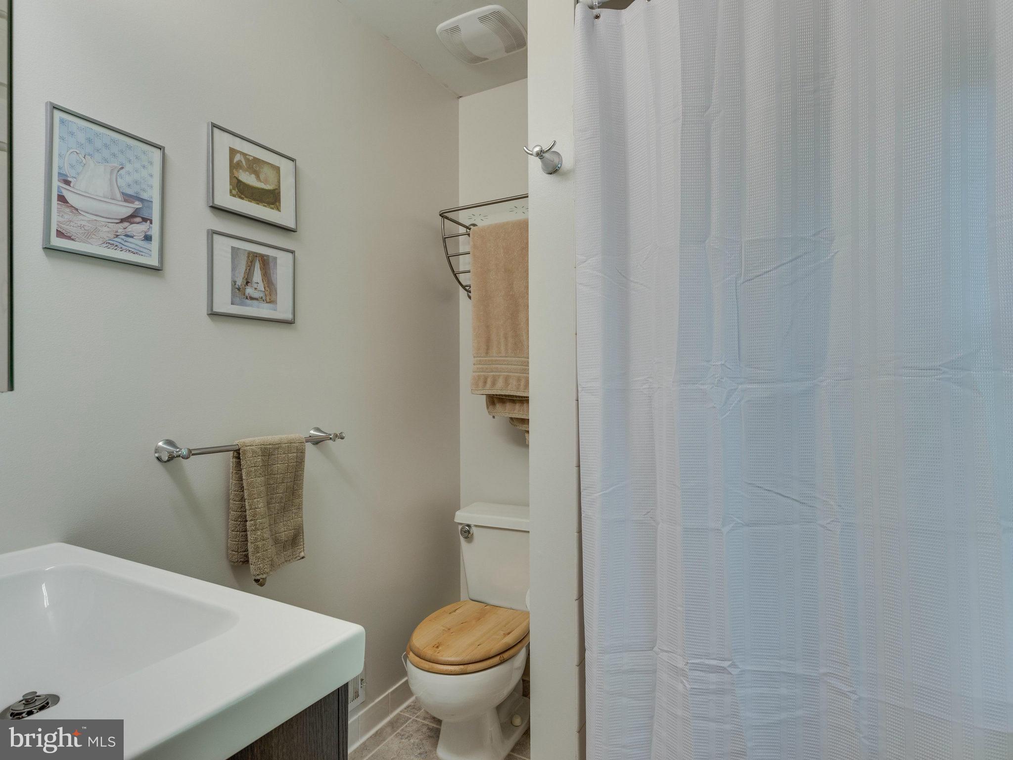 2071 South Glebe Road Arlington, VA 22206 - Photo 12 of 19 a bathroom with a sink and toilet