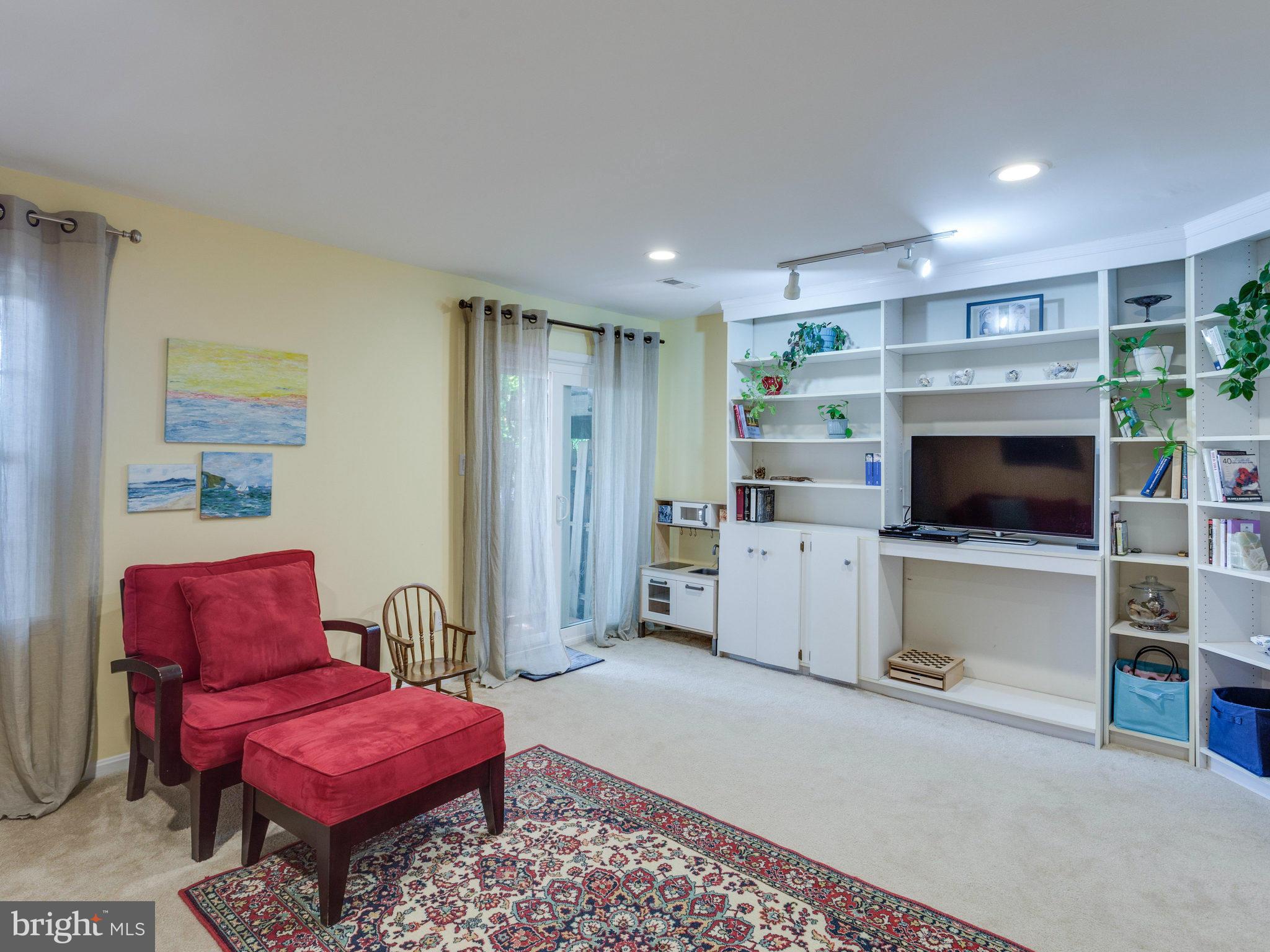 2071 South Glebe Road Arlington, VA 22206 - Photo 13 of 19 a living room with furniture a flat screen tv and kitchen view