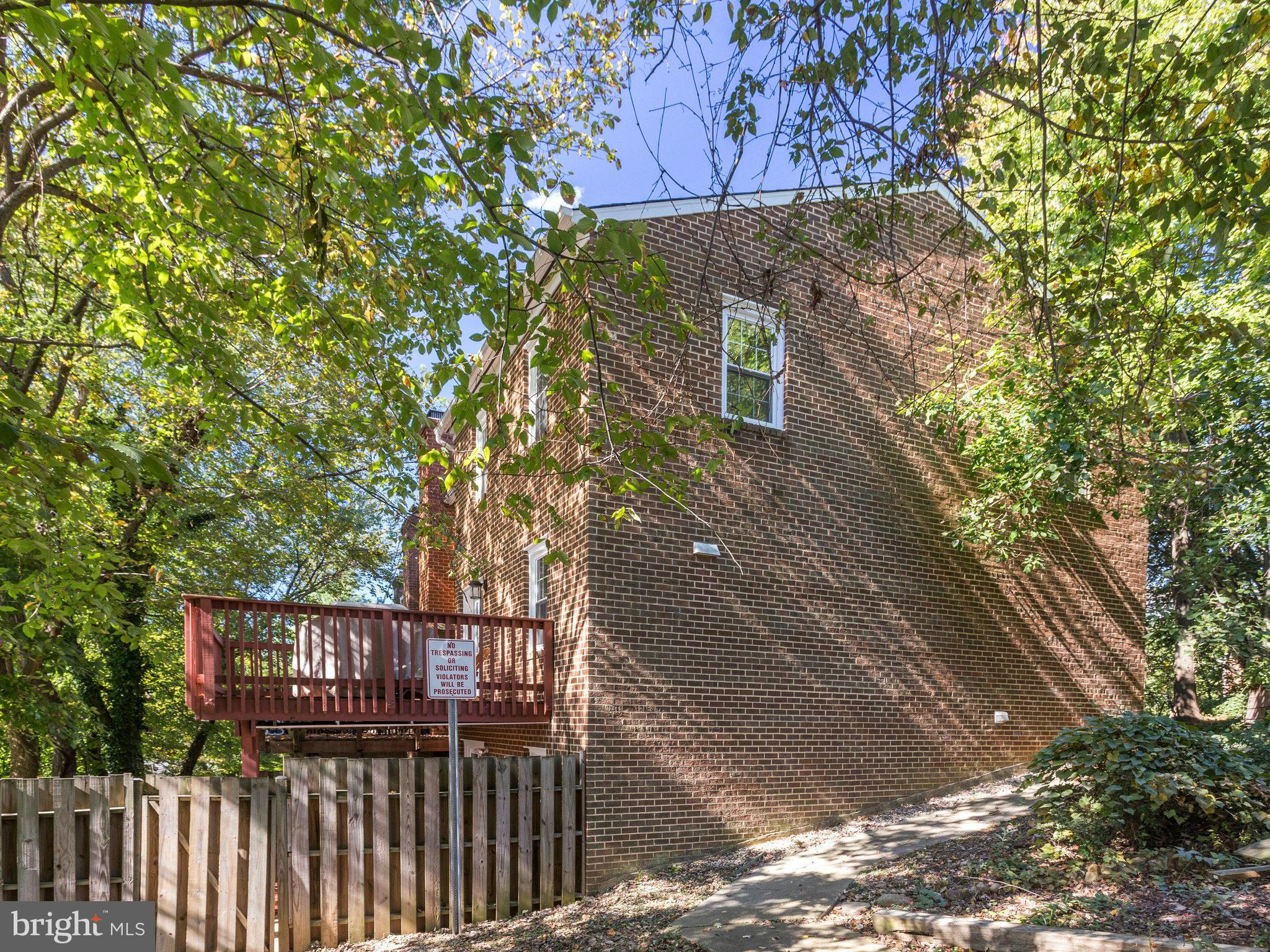2071 South Glebe Road Arlington, VA 22206 - Photo 19 of 19 a view of a house with a tree