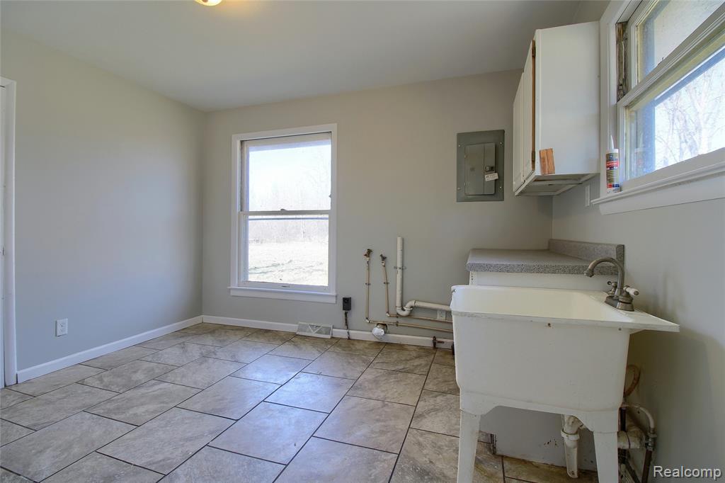 30620 Pennsylvania Road Romulus, MI 48174 - Photo 19 of 48