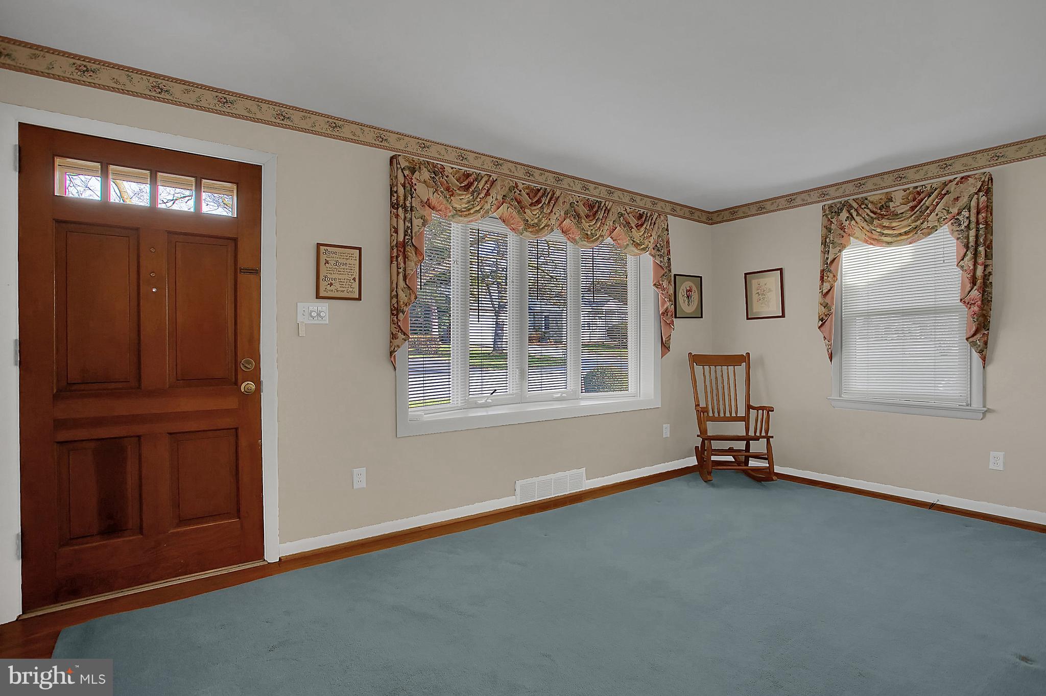 316 Dahlia Road Lancaster, PA 17602 - Photo 2 of 29 Front Room