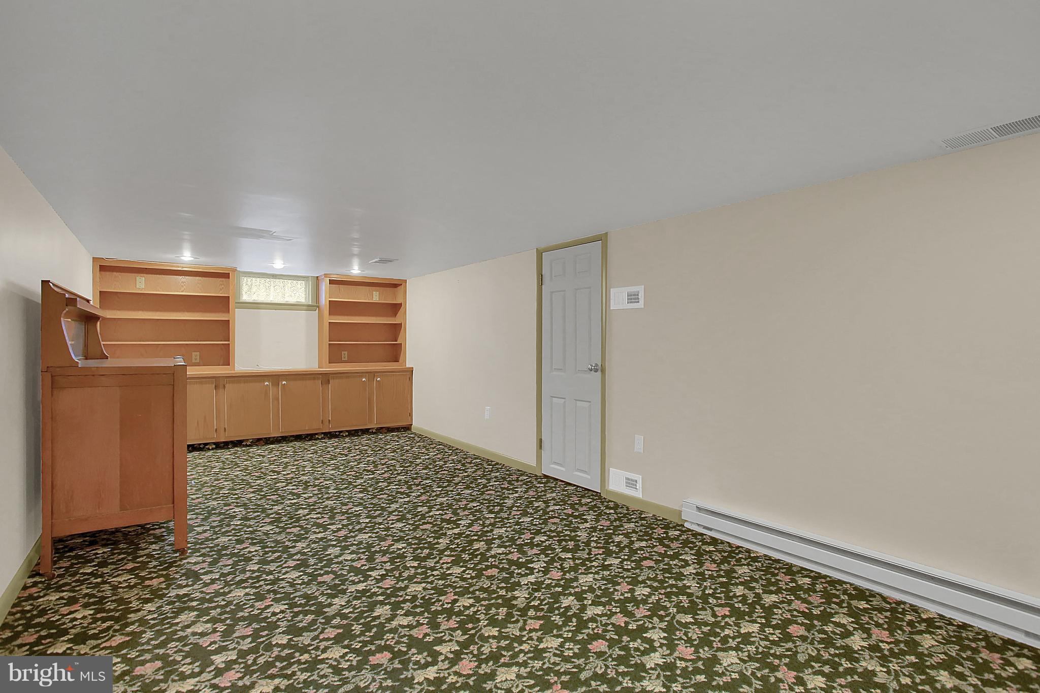 316 Dahlia Road Lancaster, PA 17602 - Photo 18 of 29 Lower Family Foom
