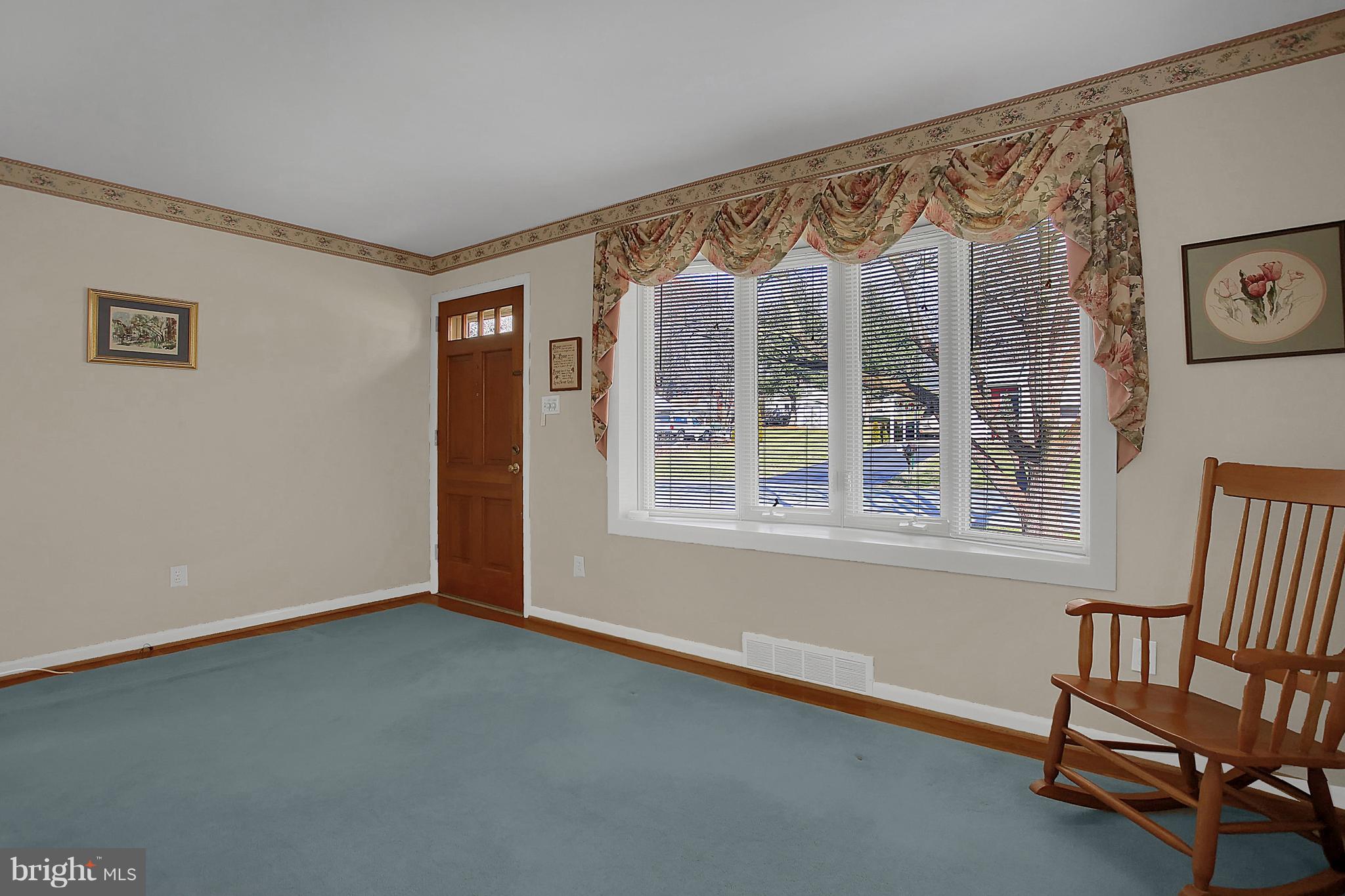 316 Dahlia Road Lancaster, PA 17602 - Photo 3 of 29 Front Room