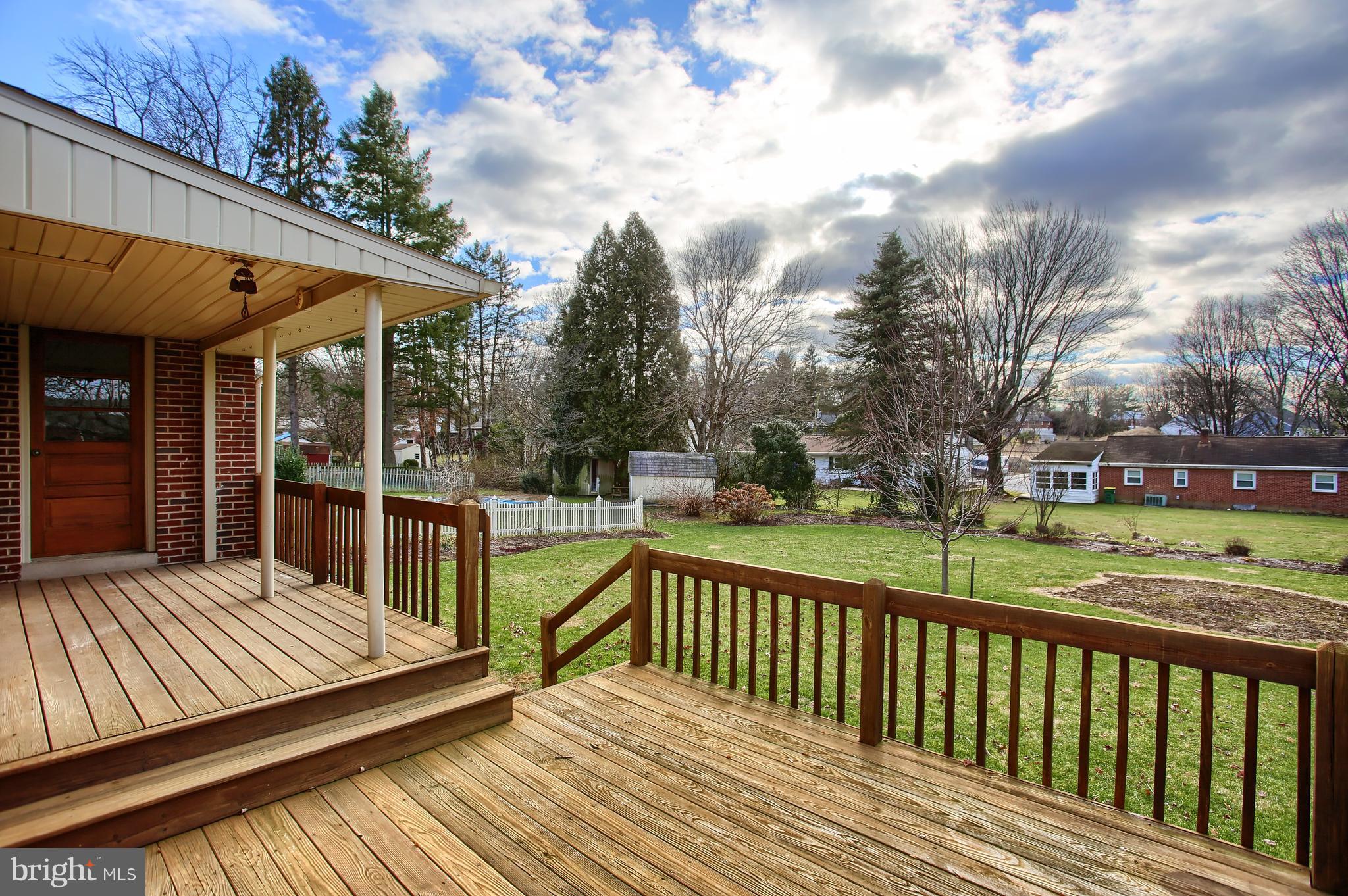 316 Dahlia Road Lancaster, PA 17602 - Photo 26 of 29 Deck
