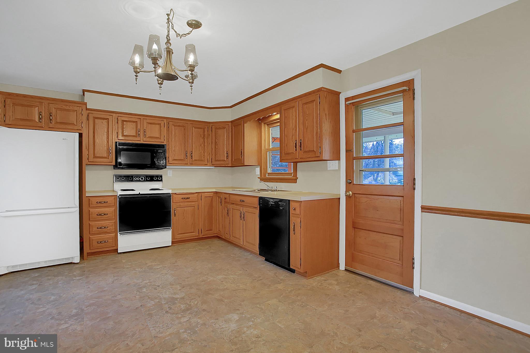 316 Dahlia Road Lancaster, PA 17602 - Photo 6 of 29 Kitchen